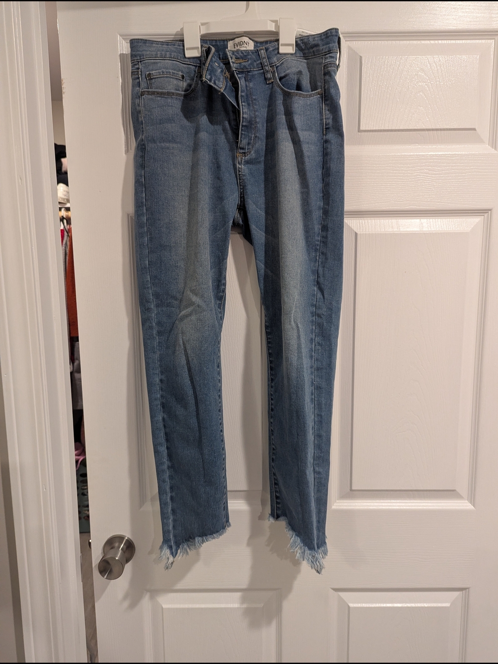 EVQIN Light Blue Straight Leg Jeans with Frayed Hem